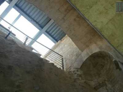 Appena messo piede in citt� Giannantonio fece innalzare davanti al molo sant�Antonio una grande torre-castello in cui andare a vivere, con inglobata anche una cappella dedicata proprio al santo di Padova (nella foto)